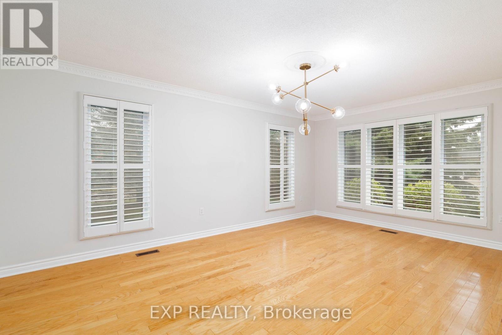 35 Dennis Drive, King (King City), Ontario  L0G 1K0 - Photo 11 - N12506356