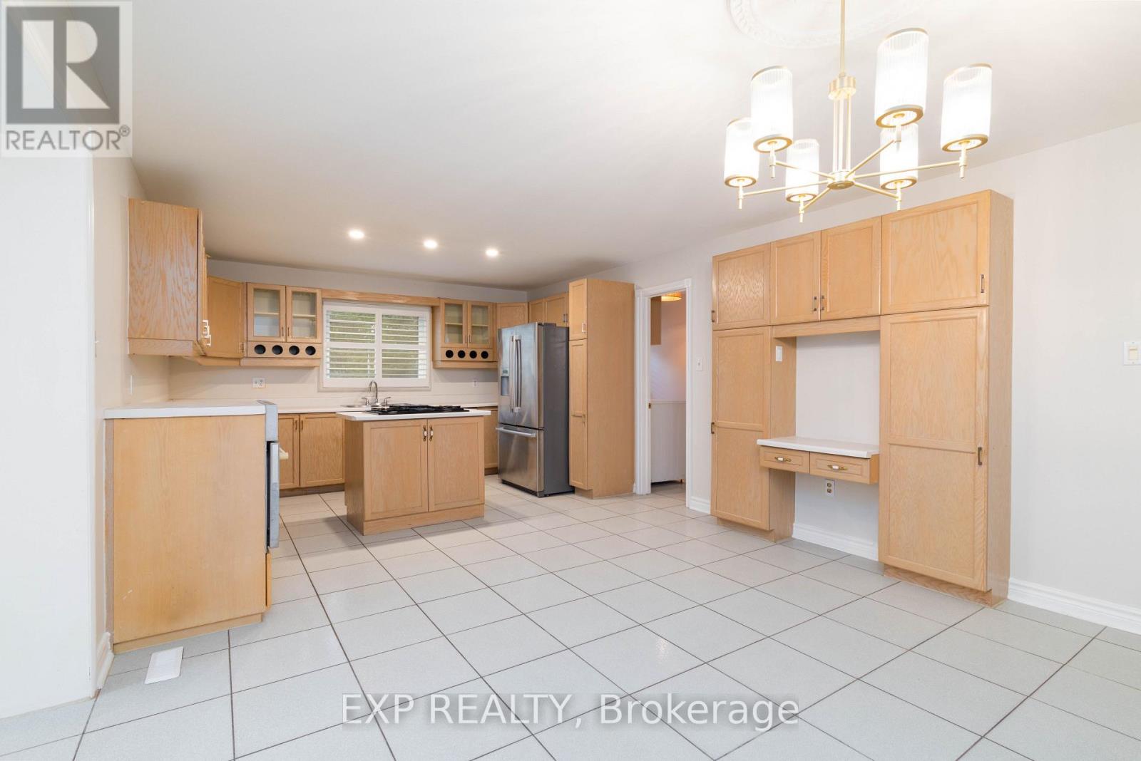 35 Dennis Drive, King (King City), Ontario  L0G 1K0 - Photo 15 - N12506356