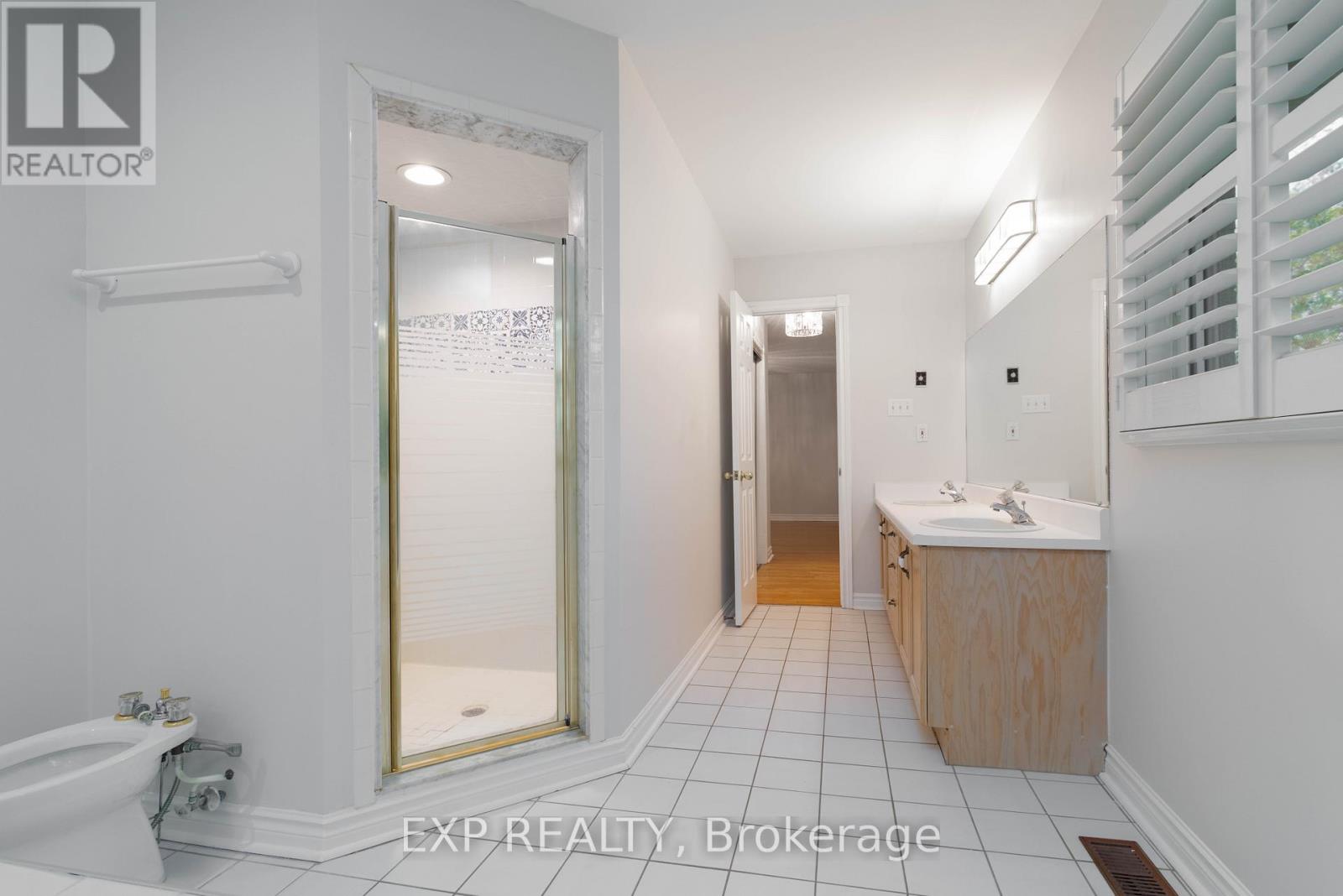 35 Dennis Drive, King (King City), Ontario  L0G 1K0 - Photo 27 - N12506356