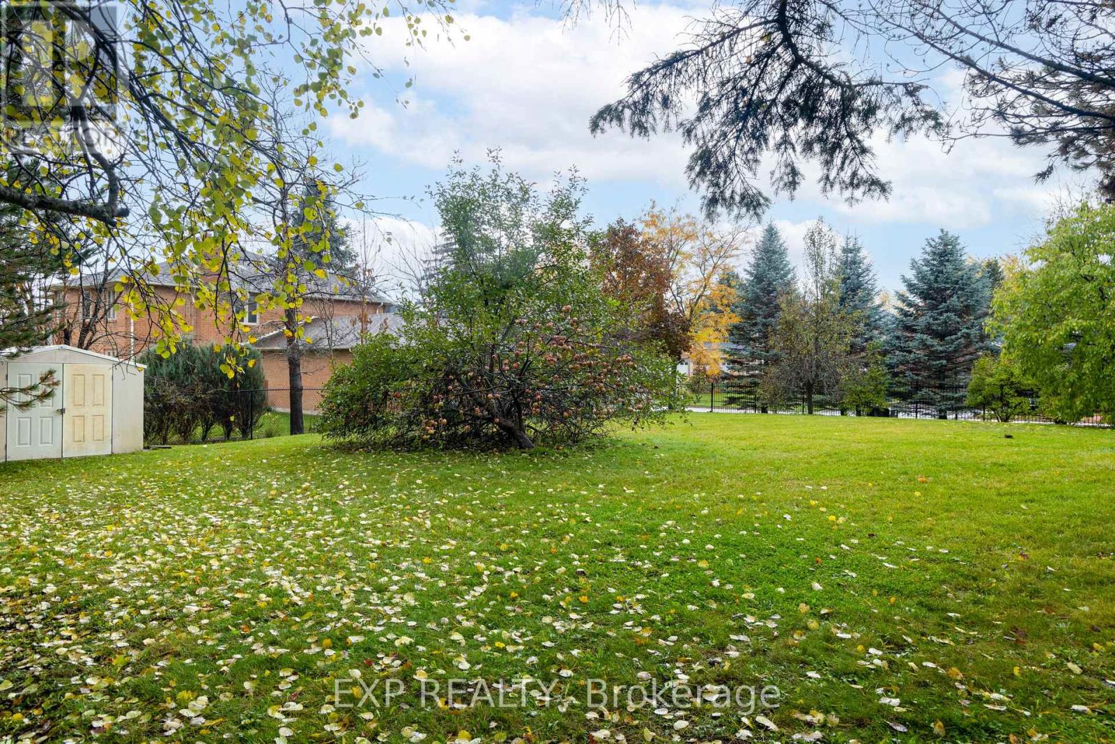 35 Dennis Drive, King (King City), Ontario  L0G 1K0 - Photo 35 - N12506356