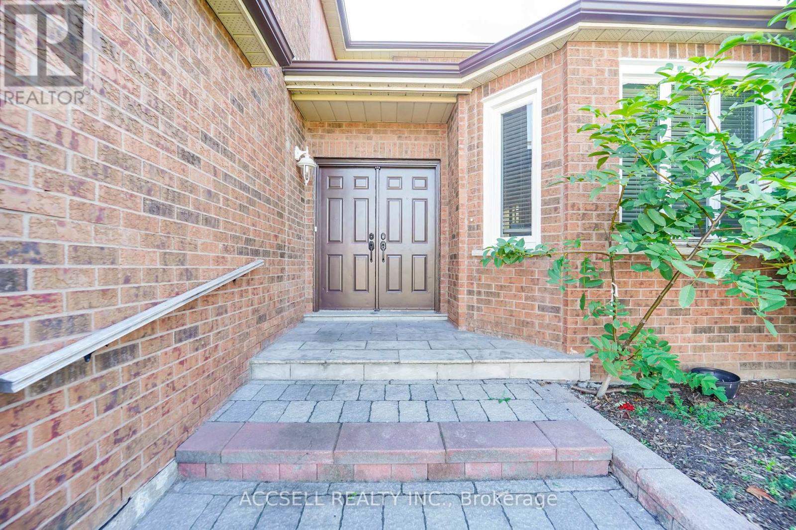 156 Cartmel Drive, Markham, Ontario  L3S 1W3 - Photo 5 - N12506444