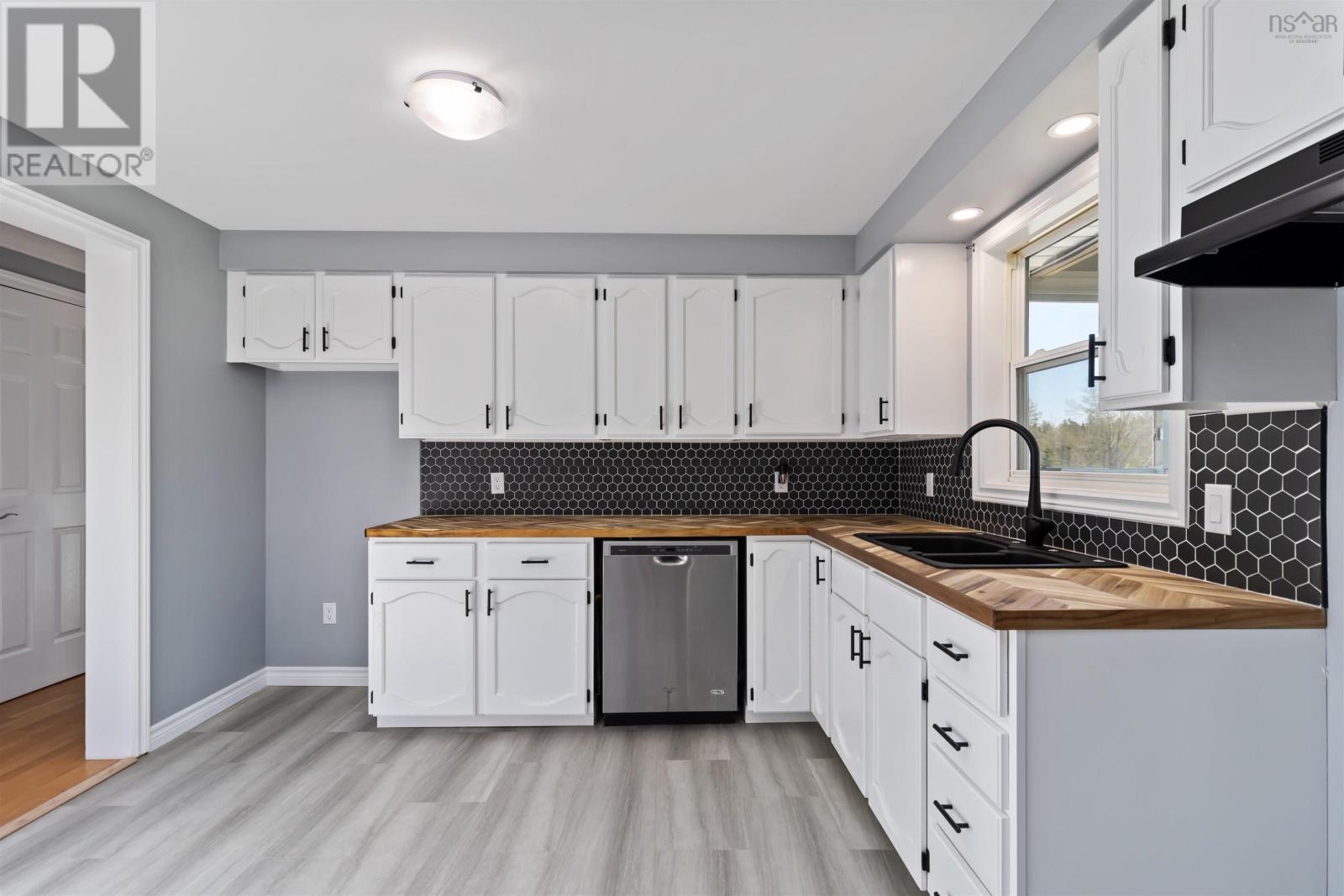 27 Uniacke Mines Road, Mount Uniacke, Nova Scotia  B0N 1Z0 - Photo 9 - 202527016