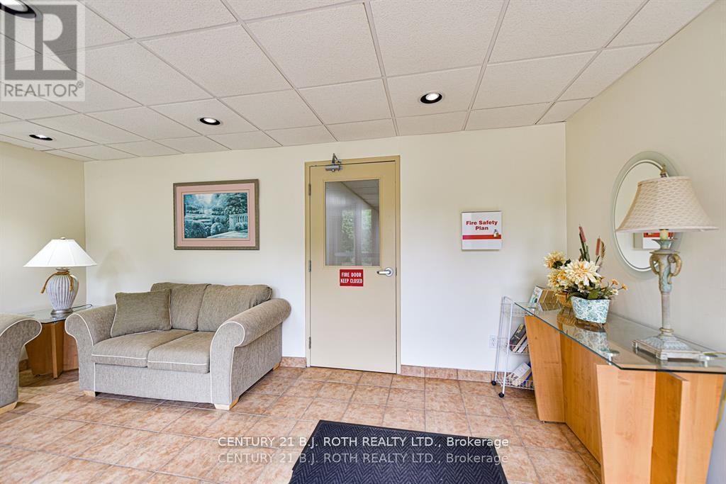 302 - 125 Bond Street, Orillia, Ontario  L3V 1J7 - Photo 2 - S12506354