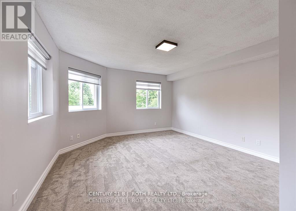 302 - 125 Bond Street, Orillia, Ontario  L3V 1J7 - Photo 24 - S12506354