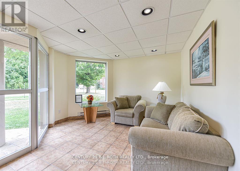 302 - 125 Bond Street, Orillia, Ontario  L3V 1J7 - Photo 3 - S12506354