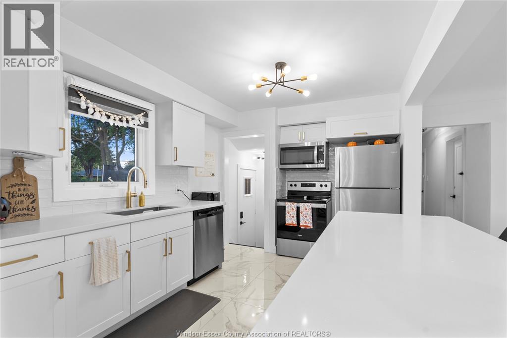 2850 Virginia Park Avenue, Windsor, Ontario  N9E 2B9 - Photo 12 - 25027919