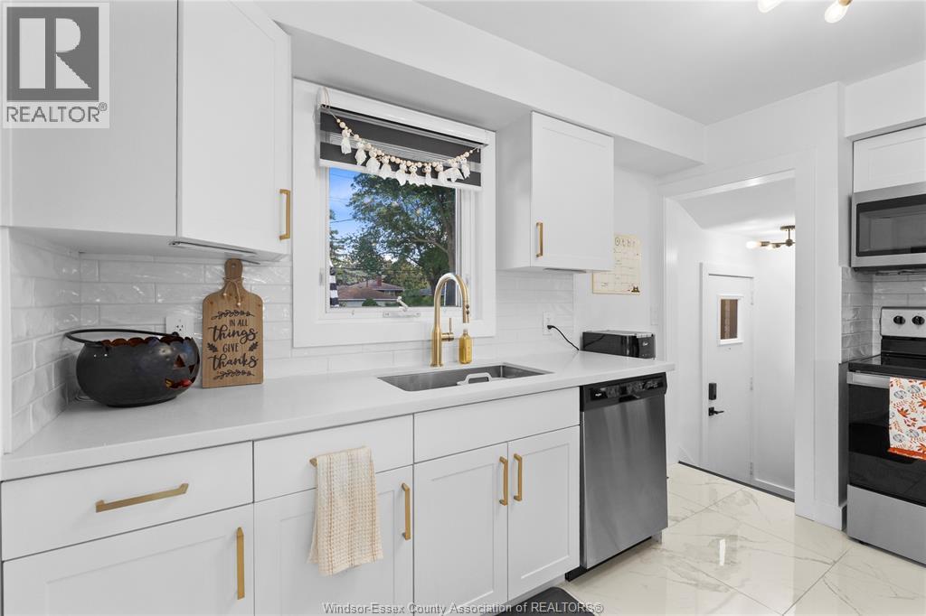 2850 Virginia Park Avenue, Windsor, Ontario  N9E 2B9 - Photo 13 - 25027919