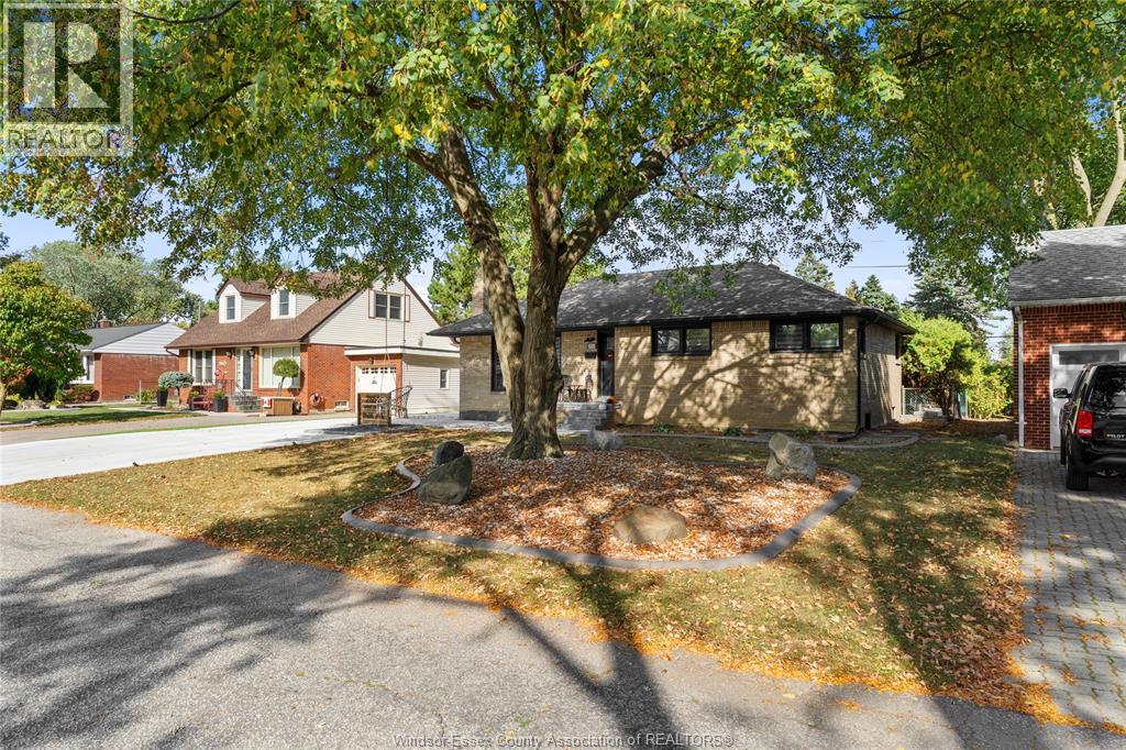2850 Virginia Park Avenue, Windsor, Ontario  N9E 2B9 - Photo 3 - 25027919