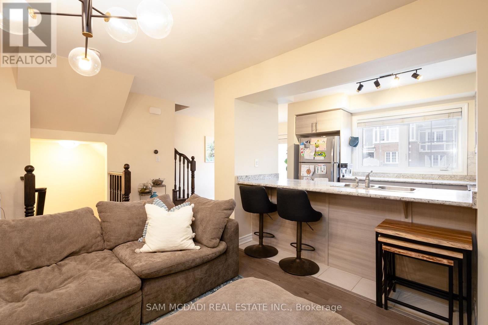 75 Bond Head Court, Milton, Ontario  L9E 1G4 - Photo 11 - W12506400