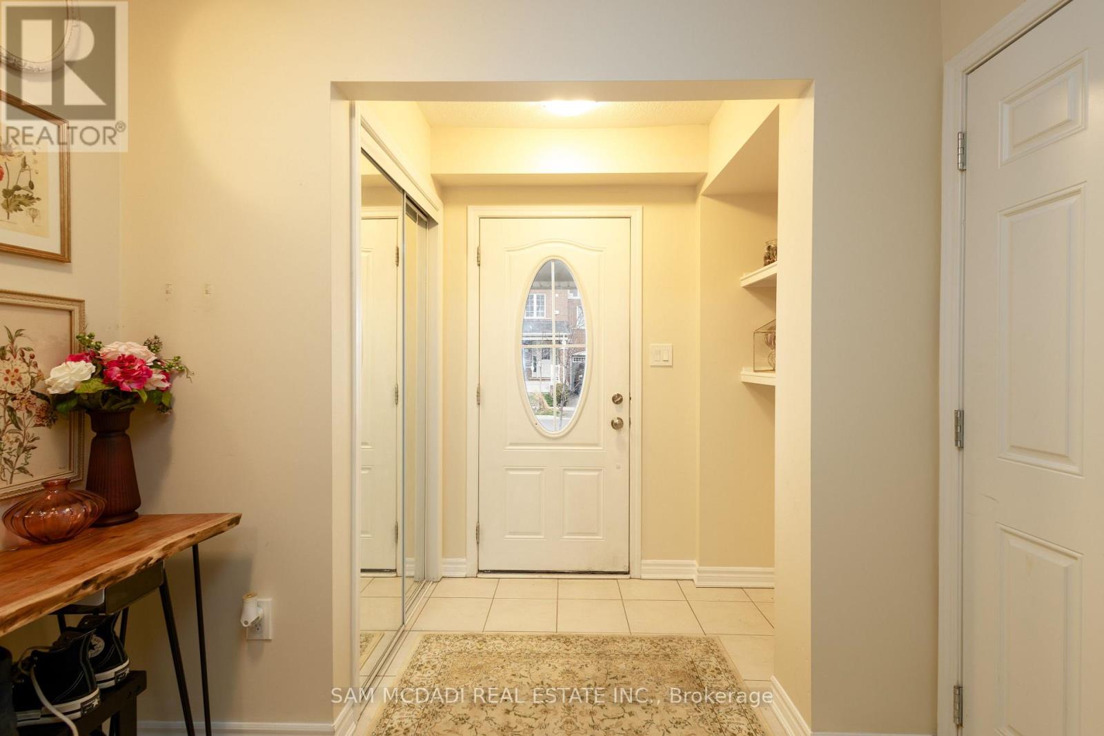 75 Bond Head Court, Milton, Ontario  L9E 1G4 - Photo 4 - W12506400