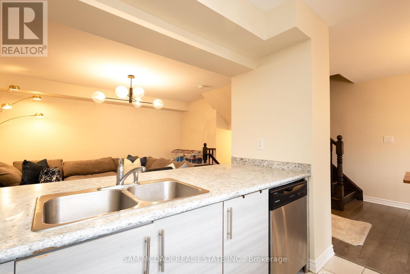 75 Bond Head Court, Milton, Ontario  L9E 1G4 - Photo 9 - W12506400