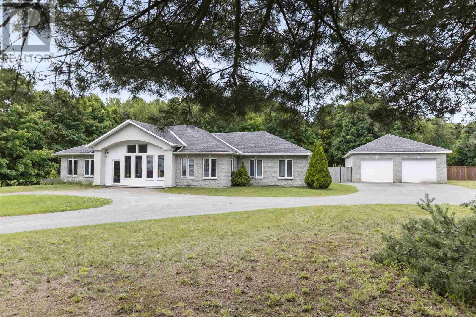 587 Moss Rd, Sault Ste. Marie, Ontario  P6A 5K8 - Photo 2 - SM252607