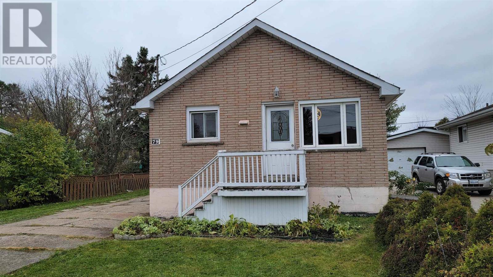 79 Prentice Ave, Sault Ste. Marie, Ontario P6C 4P6 - Photo 2 - SM253152