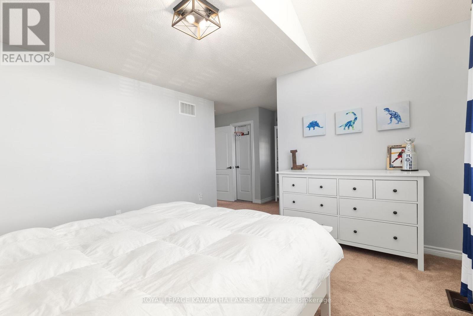 29 Logan Lane, Kawartha Lakes, Ontario K9V 0L3 - Photo 33 - X12506564