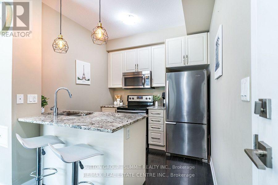 114 - 35 Southshore Crescent, Hamilton, Ontario  L8E 0J2 - Photo 4 - X12506358