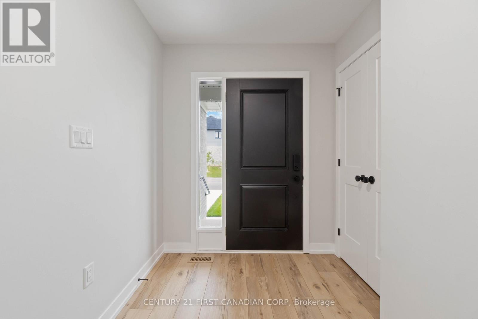 450 Main Street, Plympton-Wyoming, Ontario  N0N 1T0 - Photo 20 - X12506492