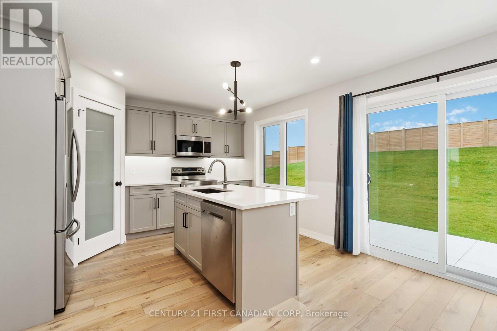 450 Main Street, Plympton-Wyoming, Ontario  N0N 1T0 - Photo 28 - X12506492