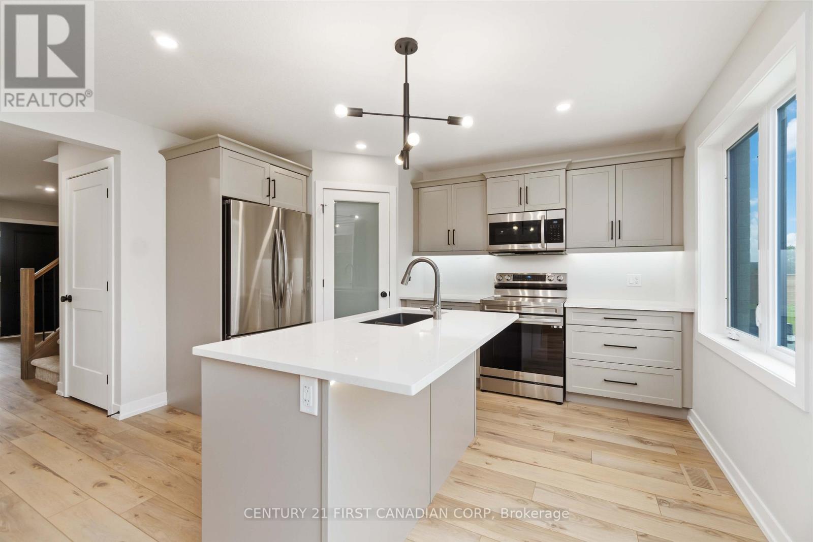 450 Main Street, Plympton-Wyoming, Ontario  N0N 1T0 - Photo 29 - X12506492