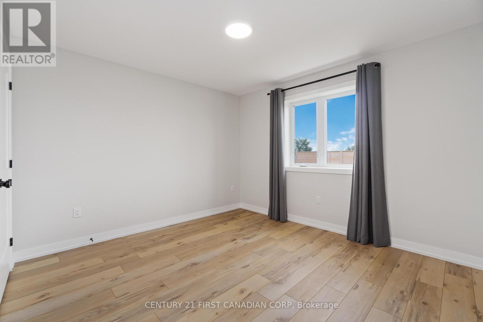 450 Main Street, Plympton-Wyoming, Ontario  N0N 1T0 - Photo 34 - X12506492