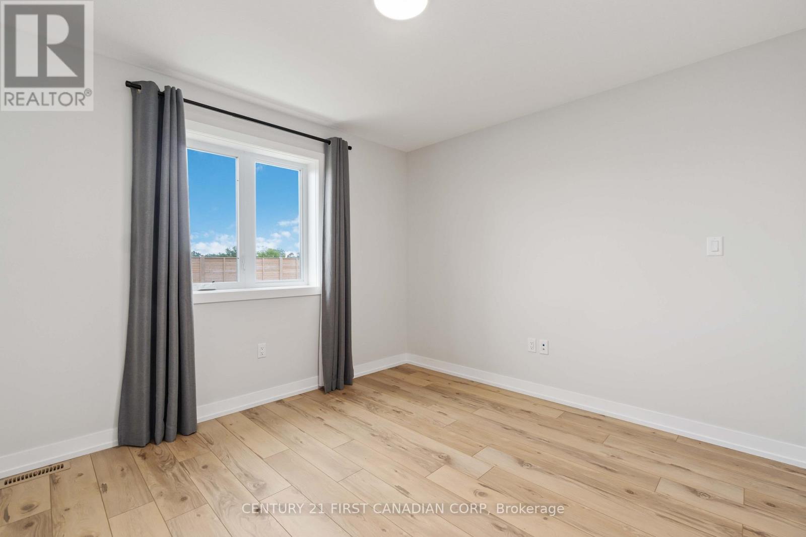 450 Main Street, Plympton-Wyoming, Ontario  N0N 1T0 - Photo 35 - X12506492