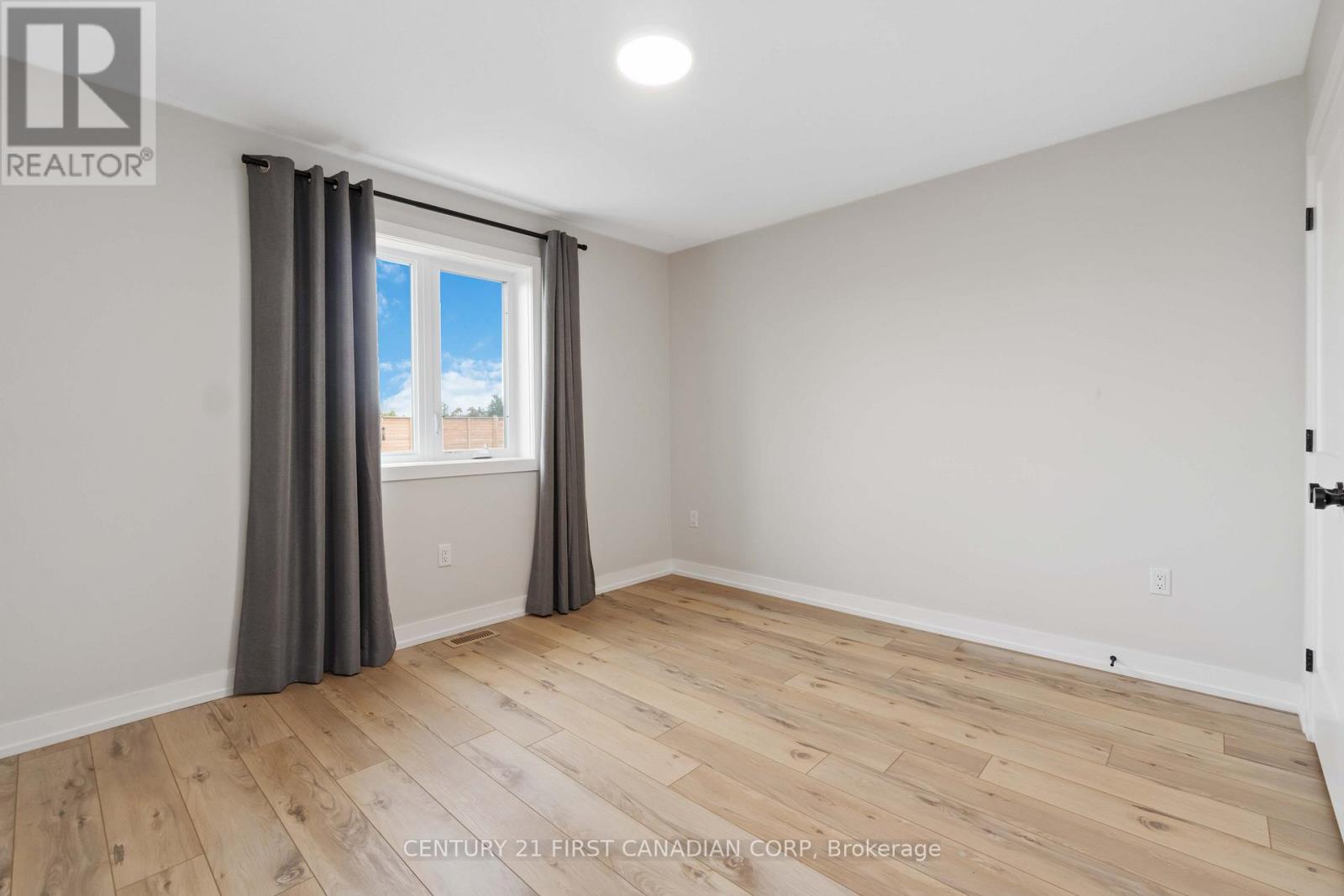 450 Main Street, Plympton-Wyoming, Ontario  N0N 1T0 - Photo 38 - X12506492