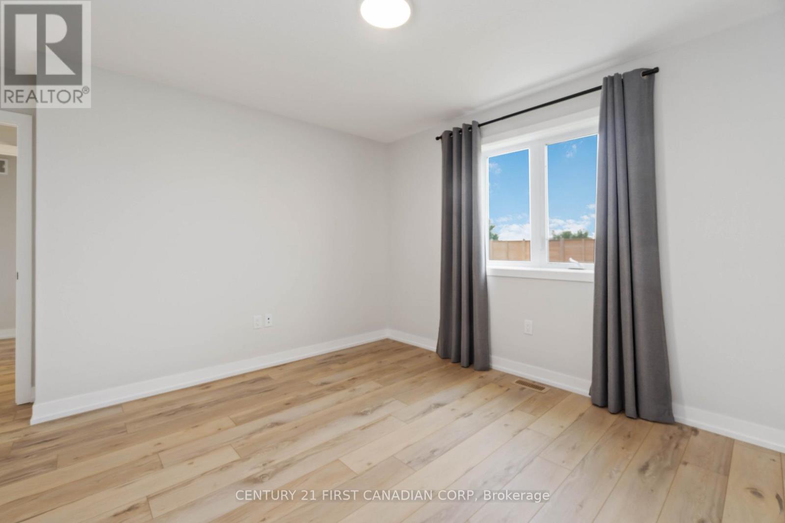 450 Main Street, Plympton-Wyoming, Ontario  N0N 1T0 - Photo 39 - X12506492