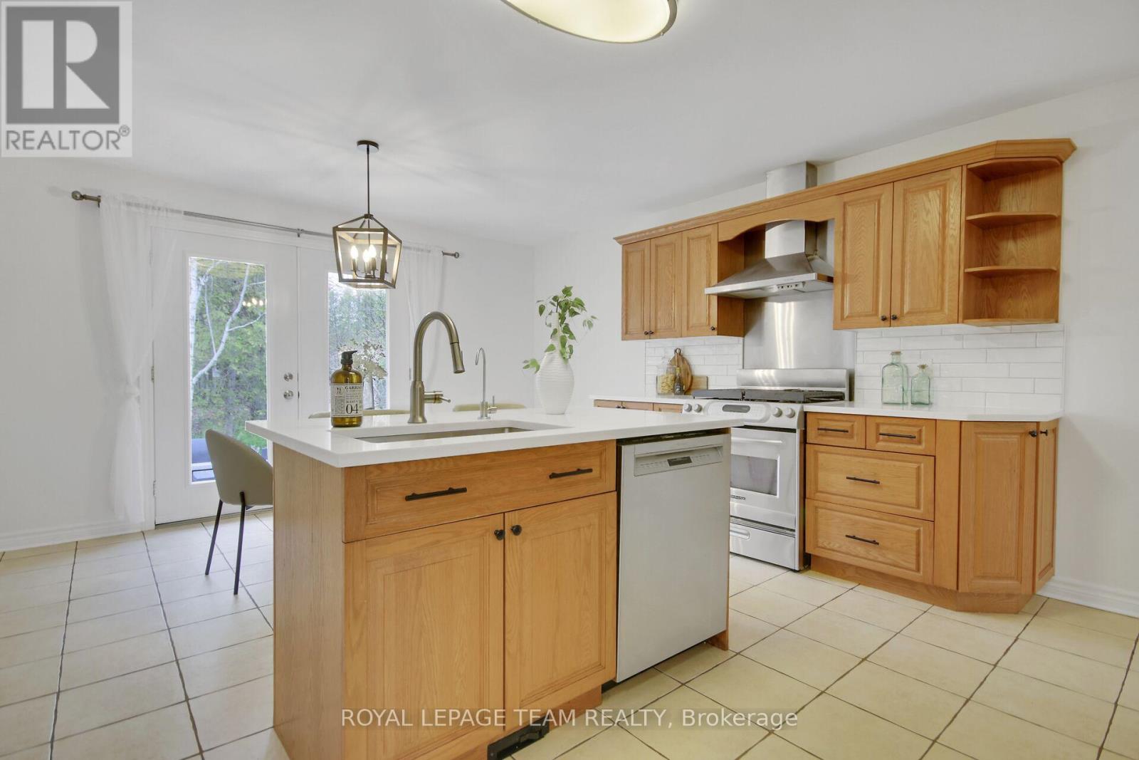 5719 Stuewe Drive, Ottawa, Ontario  K4M 1L2 - Photo 10 - X12506518