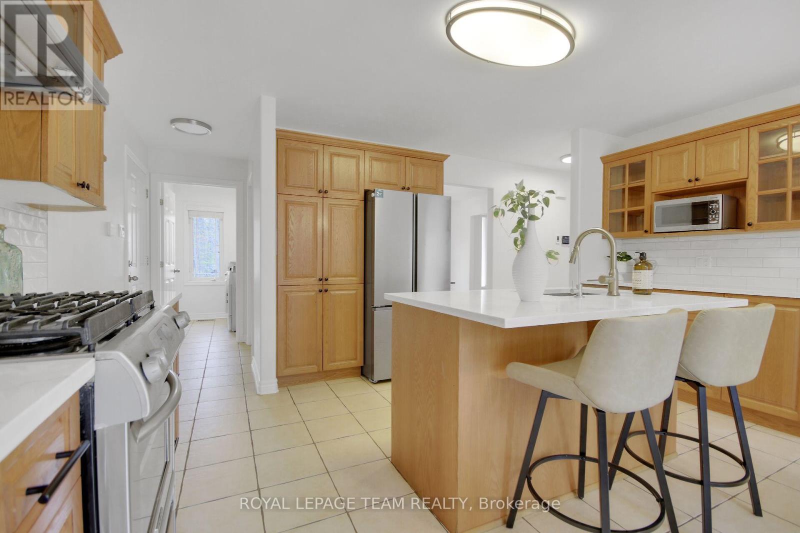 5719 Stuewe Drive, Ottawa, Ontario  K4M 1L2 - Photo 8 - X12506518