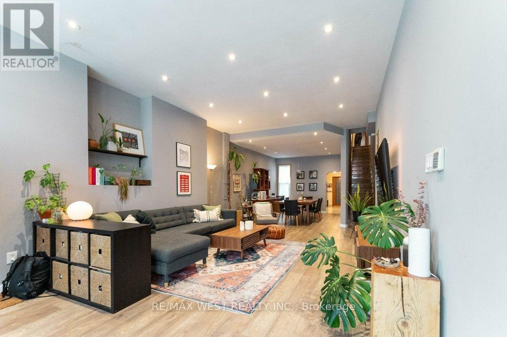 23 Clinton Street, Toronto, Ontario M6J 2N6 - Photo 16 - C12445416