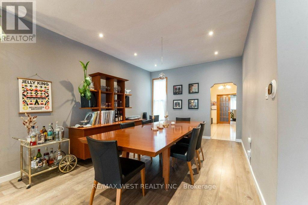 23 Clinton Street, Toronto, Ontario M6J 2N6 - Photo 17 - C12445416