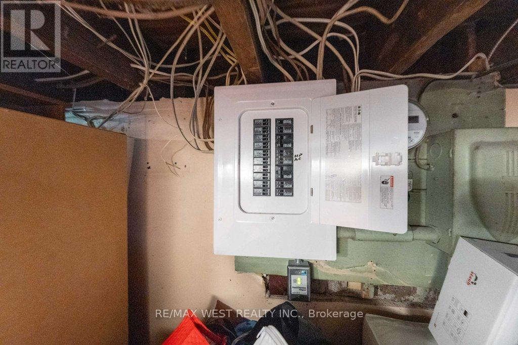 23 Clinton Street, Toronto, Ontario M6J 2N6 - Photo 32 - C12445416