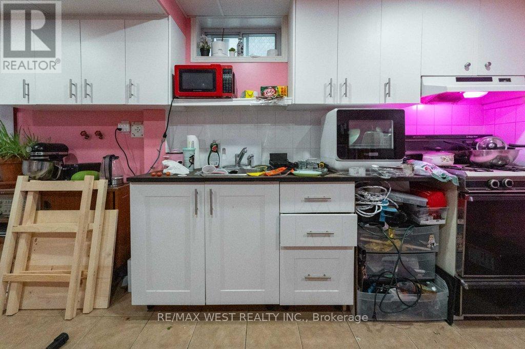 23 Clinton Street, Toronto, Ontario M6J 2N6 - Photo 36 - C12445416