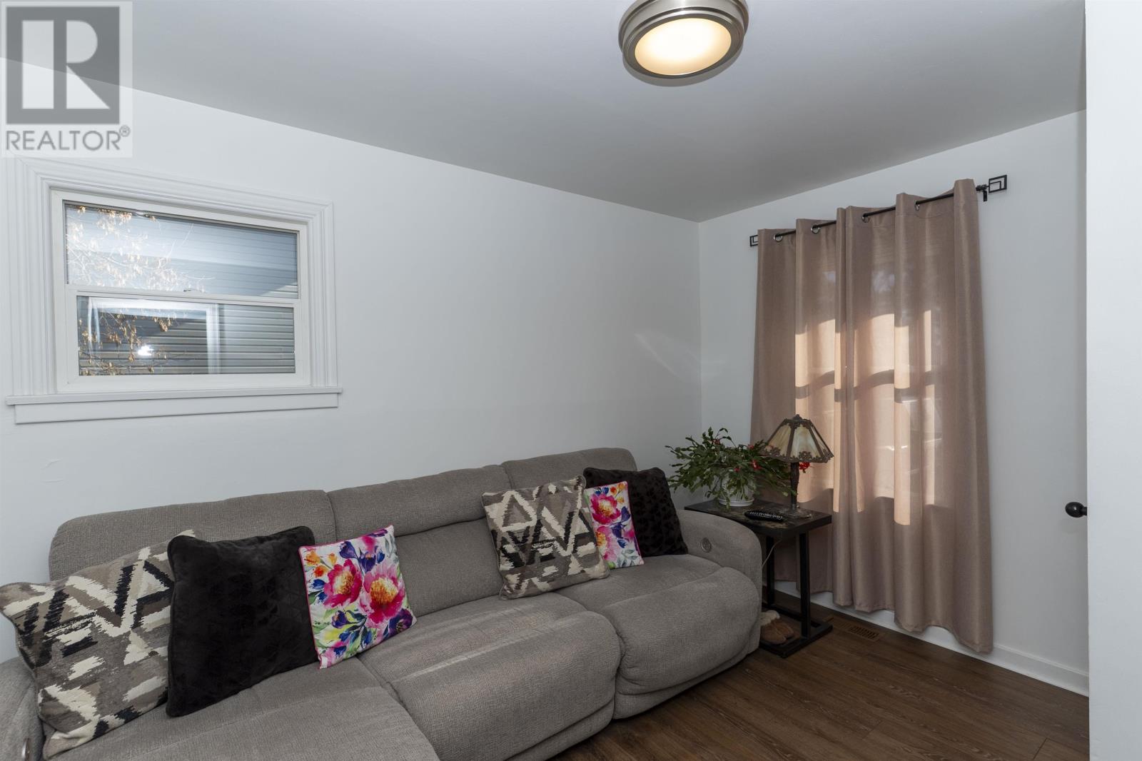 2218 Moodie St E, Thunder Bay, Ontario P7E 4Z6 - Photo 3 - TB253395