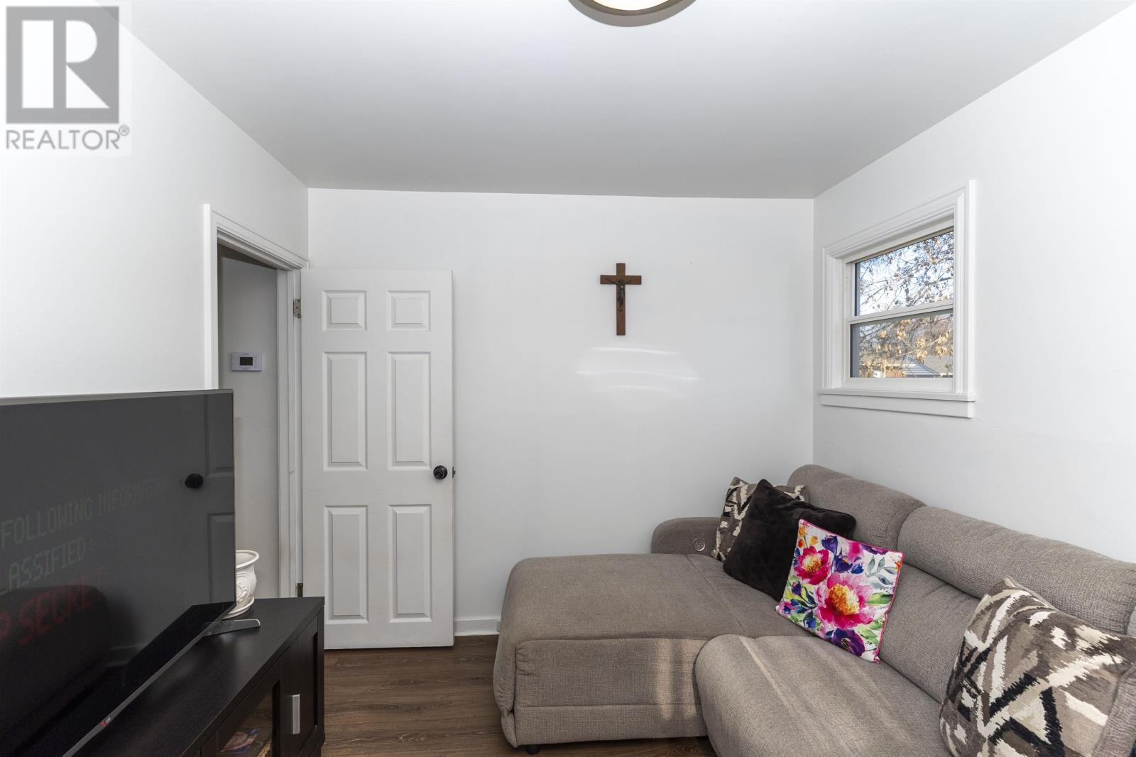 2218 Moodie St E, Thunder Bay, Ontario P7E 4Z6 - Photo 4 - TB253395