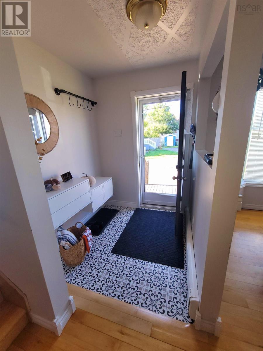 19 Highland Street, Glace Bay, Nova Scotia  B1A 2T4 - Photo 10 - 202525908