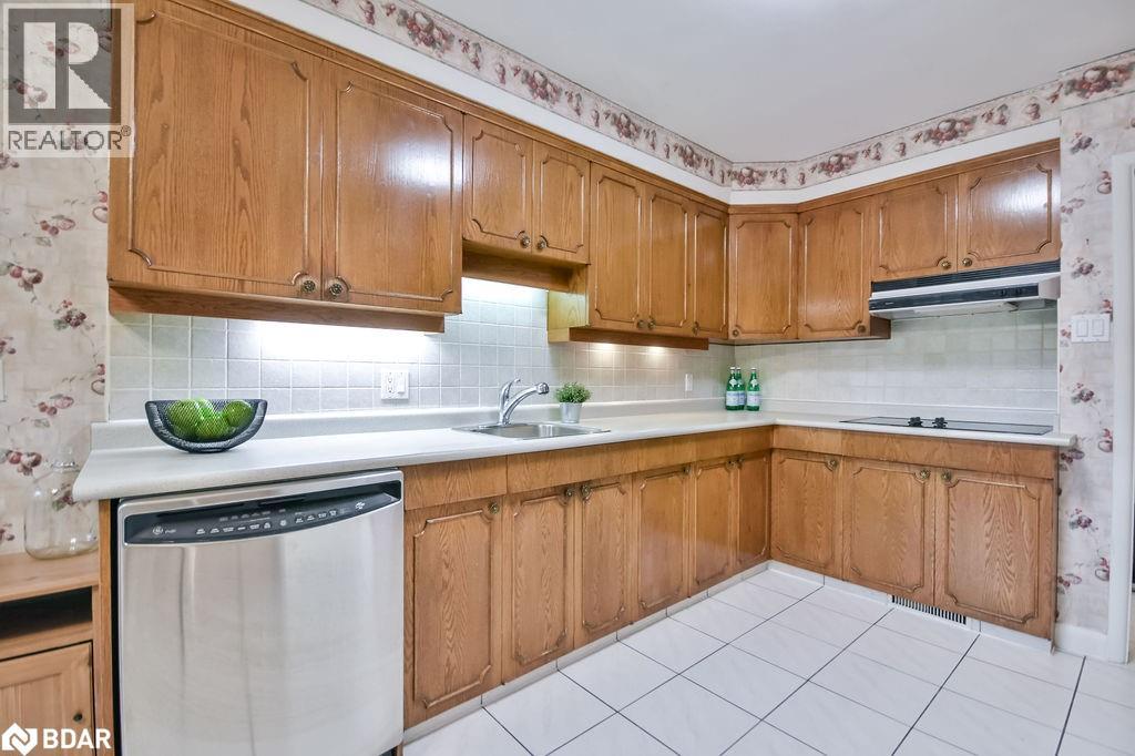 25 Florida Crescent, North York, Ontario  M9M 1P4 - Photo 11 - 40774812