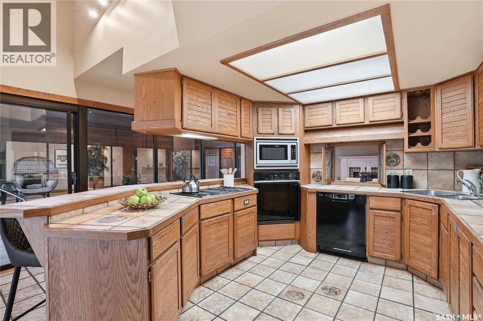 118 Lakeshore Terrace, Saskatoon, Saskatchewan  S7J 3X6 - Photo 10 - SK022130