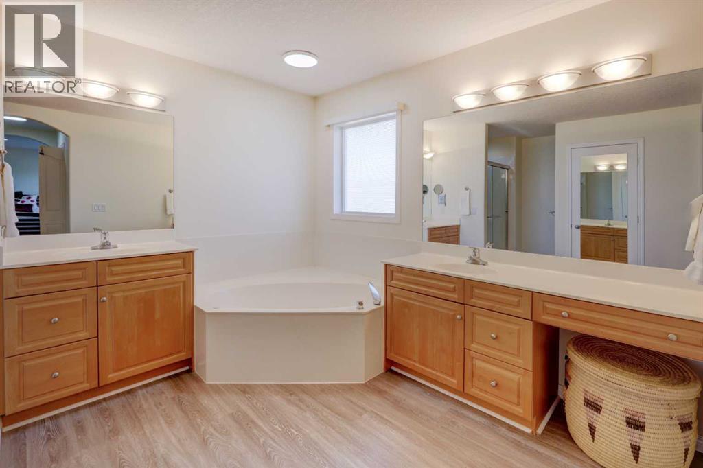 46 Valley Creek Road Nw, Calgary, Alberta  T3B 5V1 - Photo 26 - A2267125