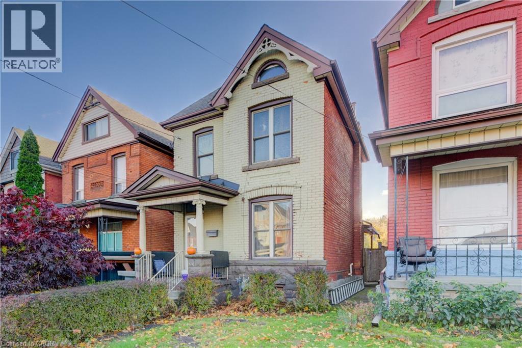 82 SIMCOE Street E, Hamilton, Ontario