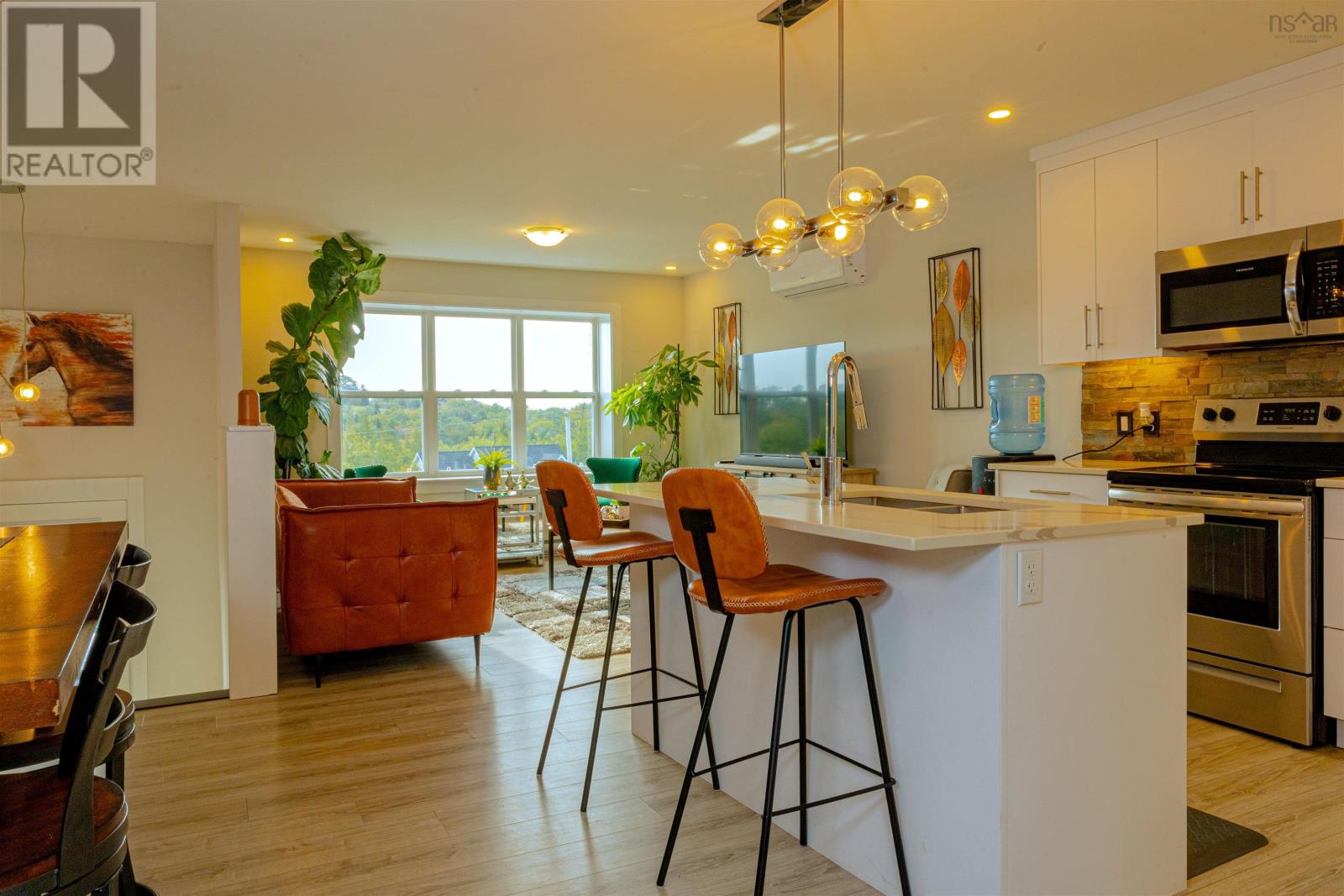 Property at 115 Lindforest Court image 5