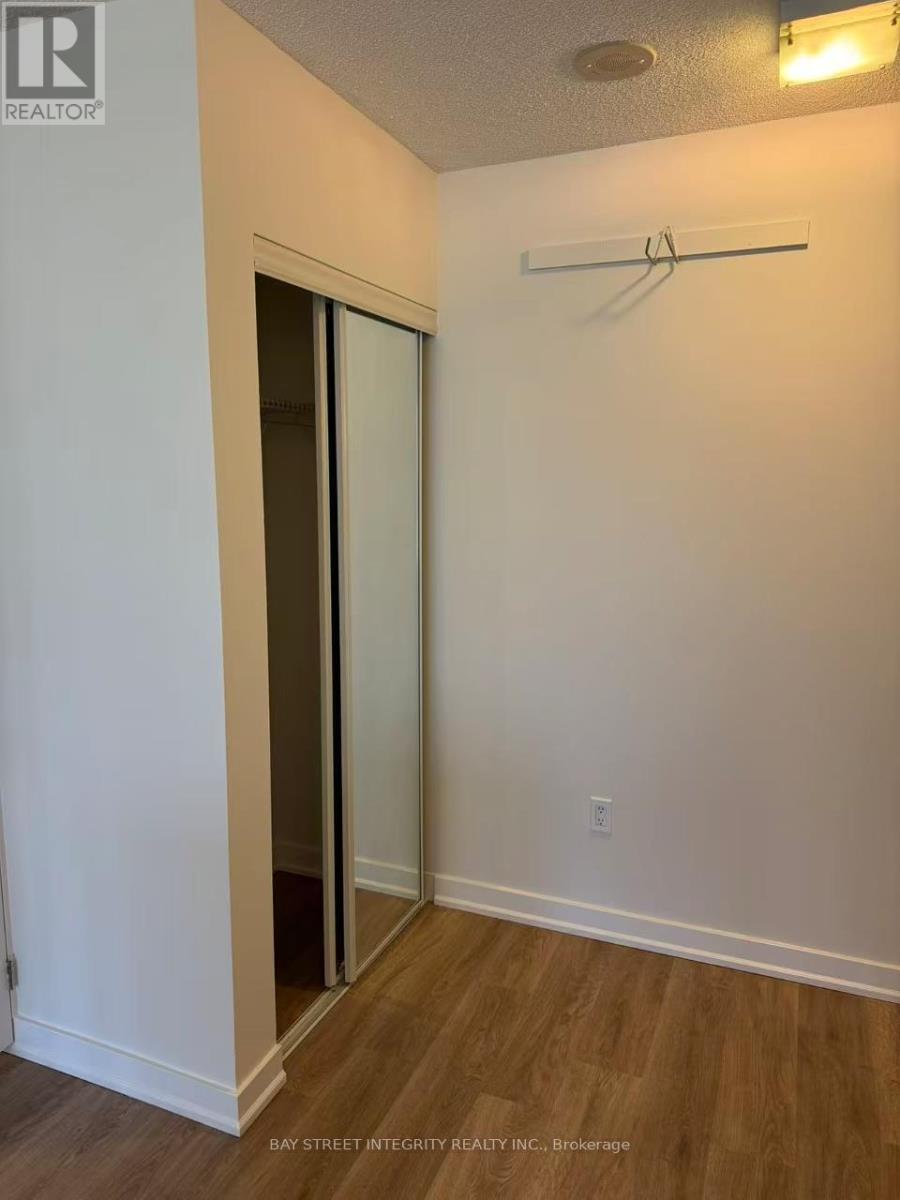 15 Iceboat Terrace, Toronto, Ontario  M5V 4A5 - Photo 15 - C12506502