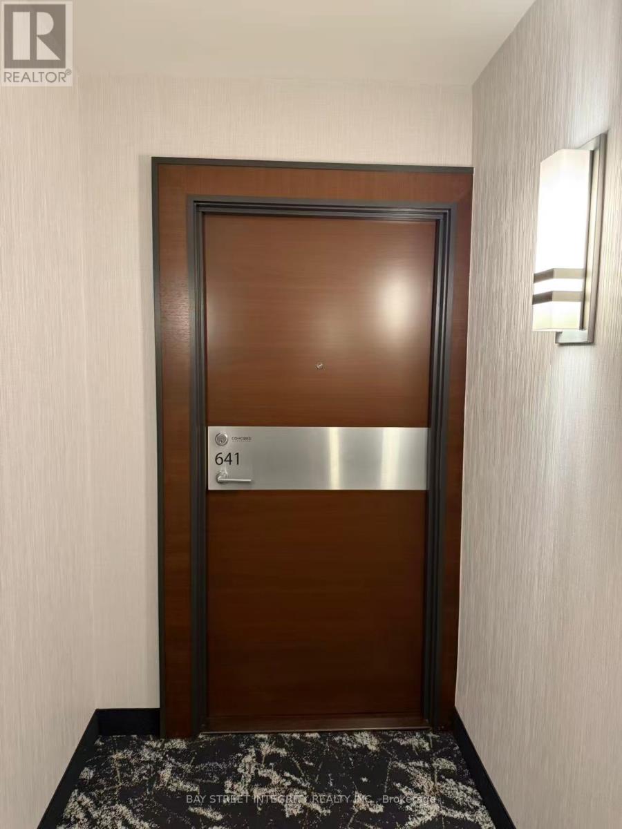 15 Iceboat Terrace, Toronto, Ontario  M5V 4A5 - Photo 17 - C12506502