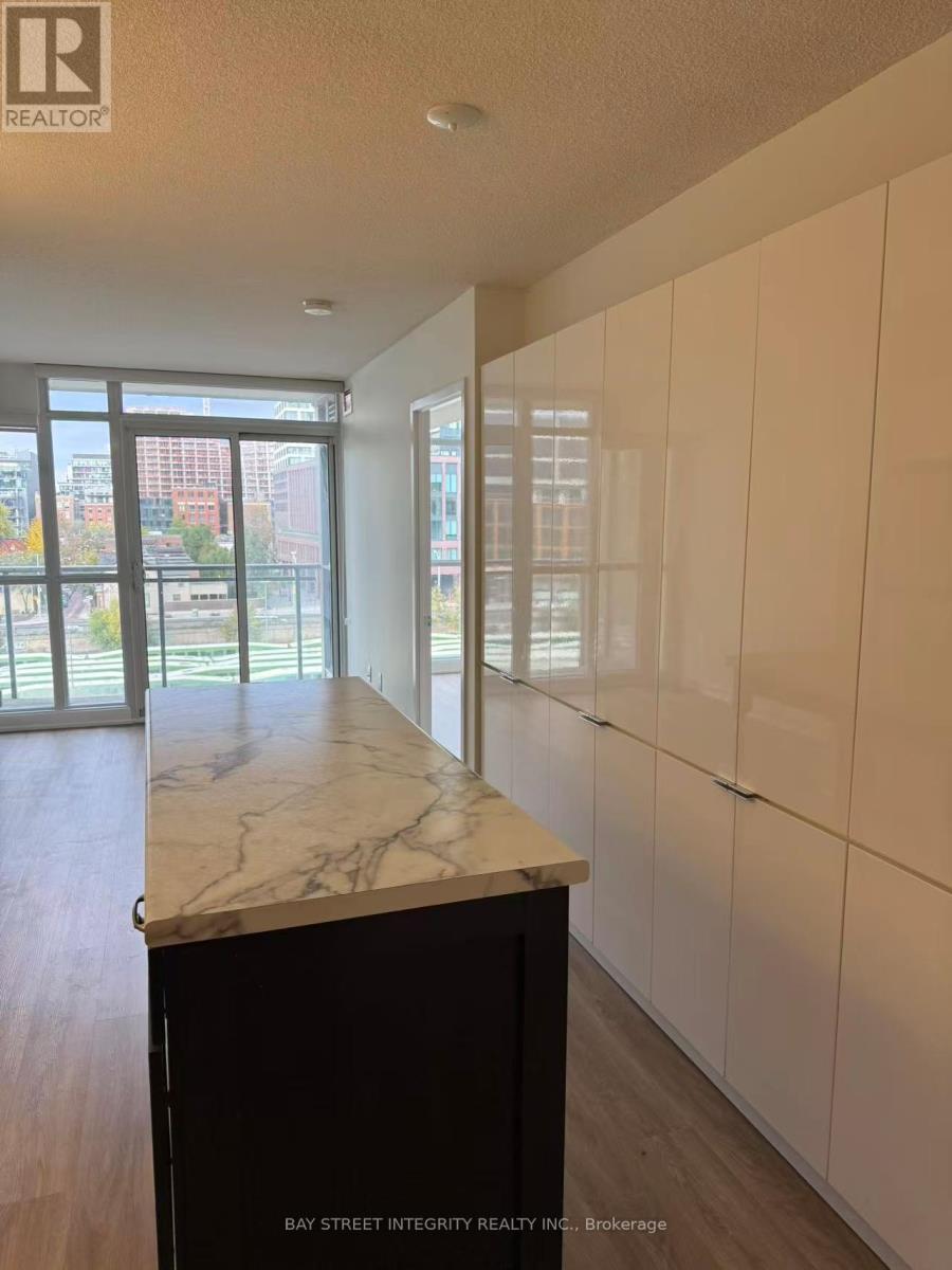 15 Iceboat Terrace, Toronto, Ontario  M5V 4A5 - Photo 4 - C12506502