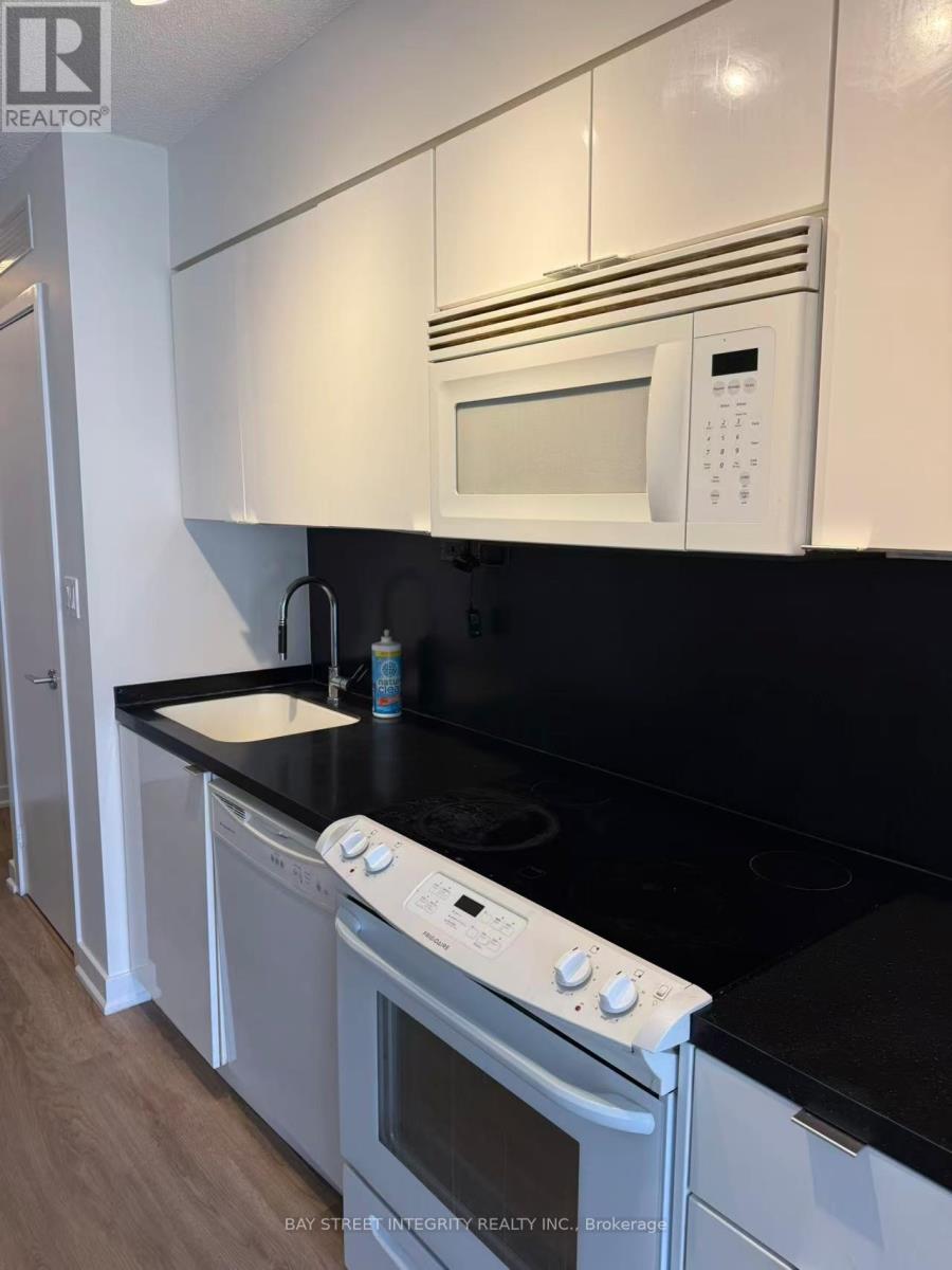 15 Iceboat Terrace, Toronto, Ontario  M5V 4A5 - Photo 7 - C12506502