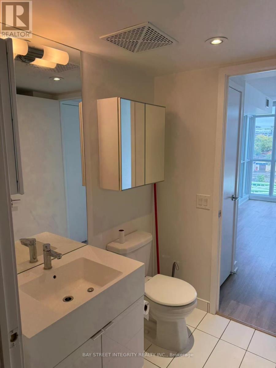 15 Iceboat Terrace, Toronto, Ontario  M5V 4A5 - Photo 8 - C12506502