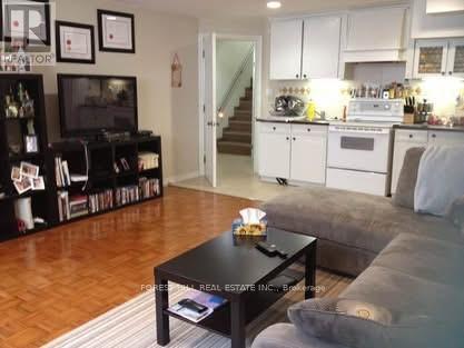 17 Blue Forest Drive, Toronto (Bathurst Manor), Ontario  M3H 4W3 - Photo 5 - C12506592