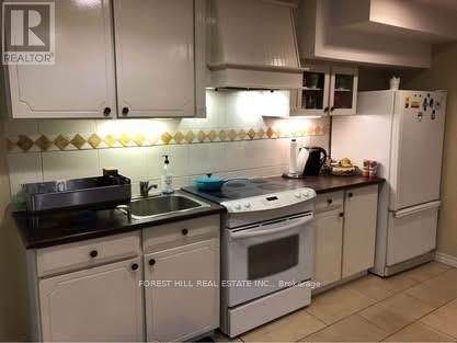 17 Blue Forest Drive, Toronto (Bathurst Manor), Ontario  M3H 4W3 - Photo 8 - C12506592