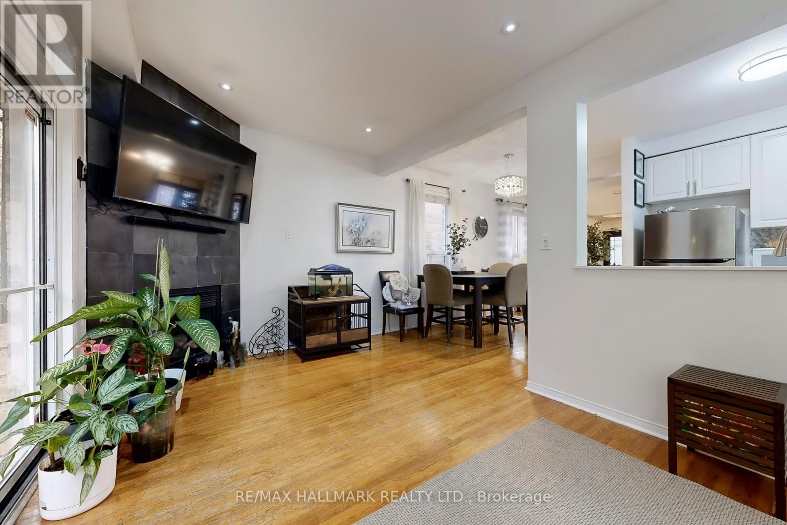 386 Strouds Lane, Pickering, Ontario  L1V 6X2 - Photo 10 - E12506600