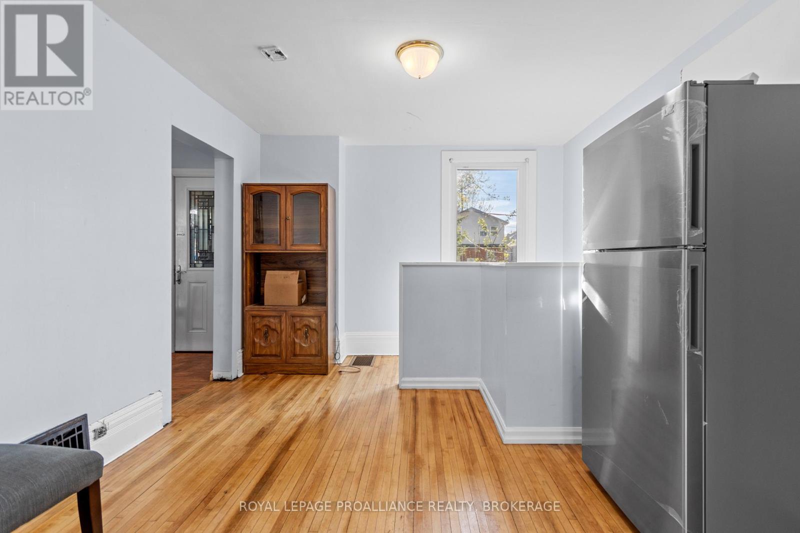 322 Collingwood Street, Kingston, Ontario  K7L 3Y2 - Photo 9 - X12506868