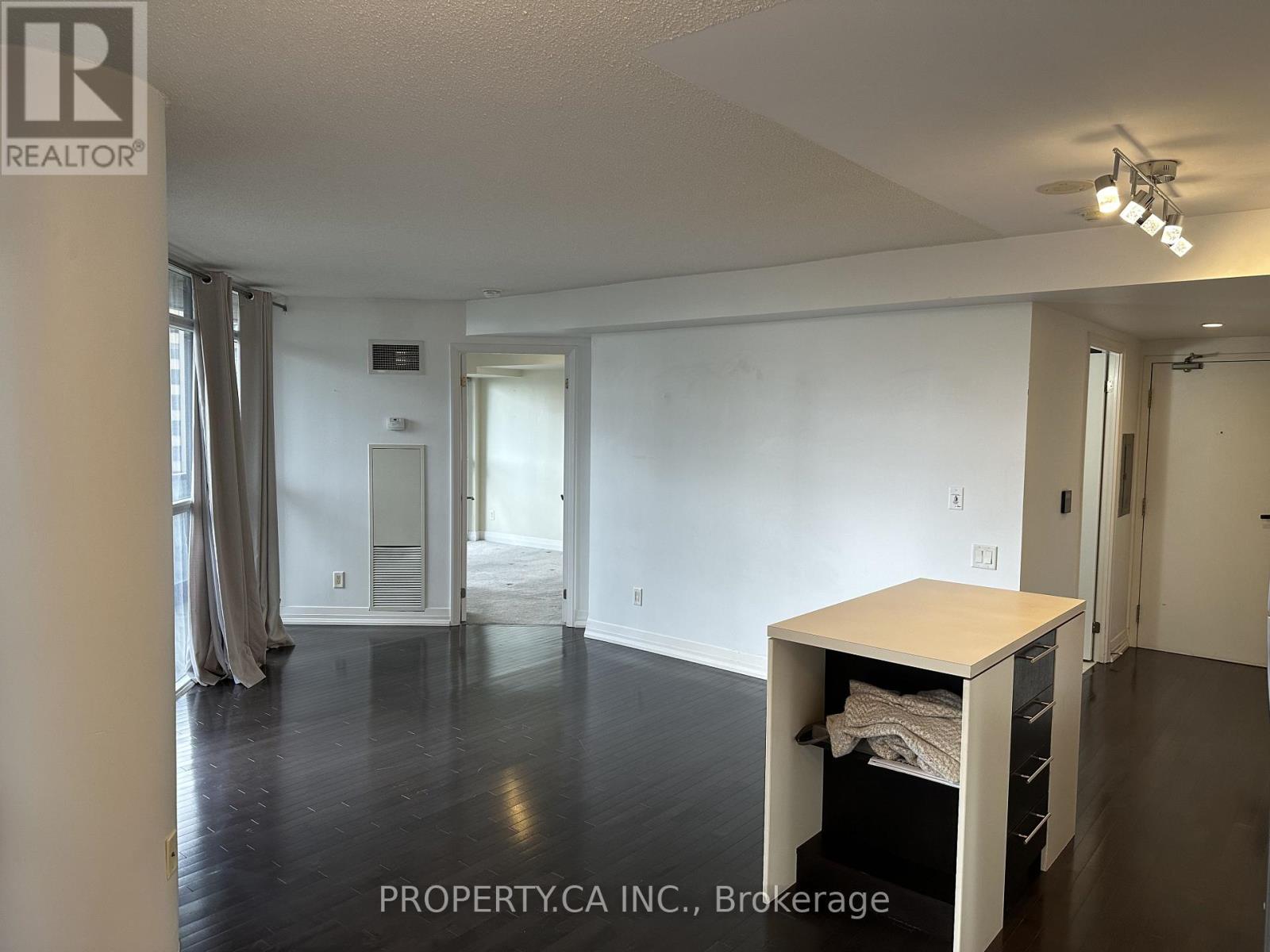 1307 - 21 Carlton Street, Toronto, Ontario  M5B 1L3 - Photo 6 - C12505590